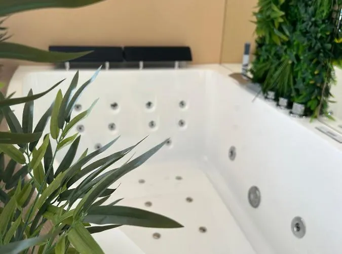 Lovin Luxury Romantic With Jacuzzi Apartment *